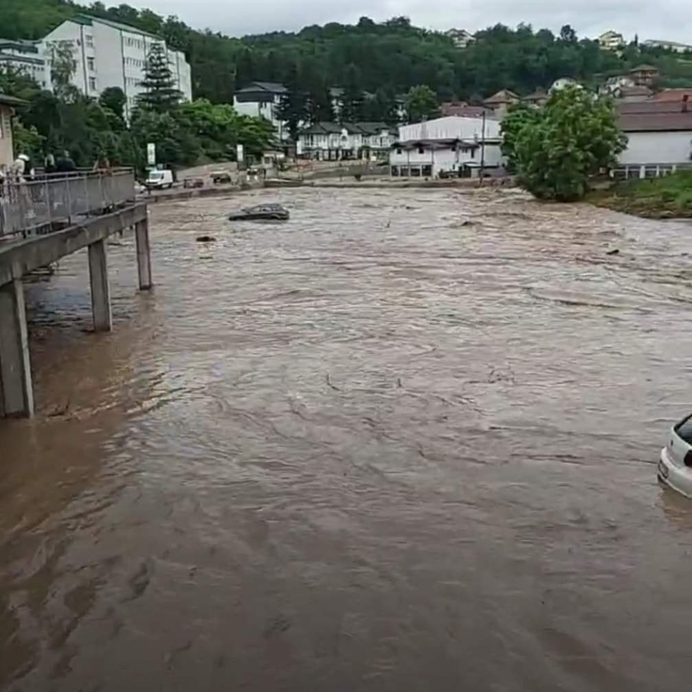 CENTAR TEŠNJA U HAOTIČNOM STANJU