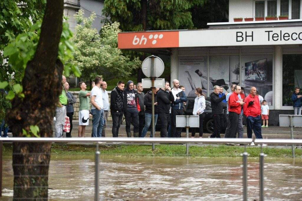 FOTO: TEŠANJ SE BORI SA POSLJEDICAMA VELIKE POPLAVE