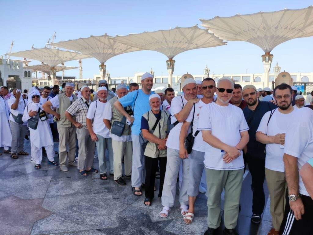 Završene sve aktivnosti u Medini, bh. hadžije sutra kreću ka Meki Završene sve aktivnosti u Medini, bh. hadžije sutra kreću ka Meki