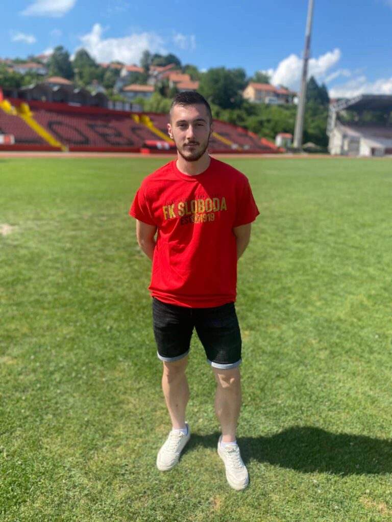 Irman Sejmenovic iz Tešnja potpisao za Slobodu Tuzla Irman Sejmenovic iz Tešnja potpisao za Slobodu Tuzla
