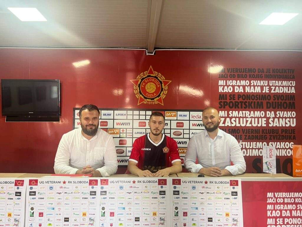 Irman Sejmenovic iz Tešnja potpisao za Slobodu Tuzla Irman Sejmenovic iz Tešnja potpisao za Slobodu Tuzla