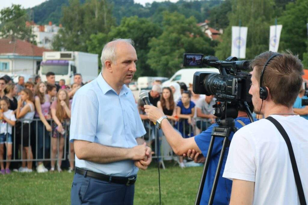 FOTO: POČEO JE VELIKI SPEKTAKL U TEŠNJU