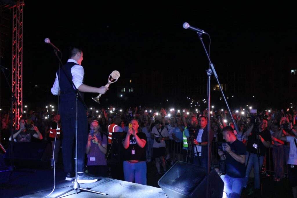 FOTO: NERMIN HANDŽIĆ ODRŽAO SPEKTAKULARAN KONCERT U TEŠNJU