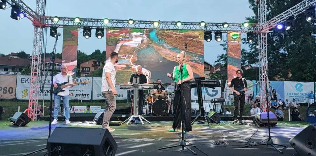 FOTO: NERMIN HANDŽIĆ ODRŽAO SPEKTAKULARAN KONCERT U TEŠNJU