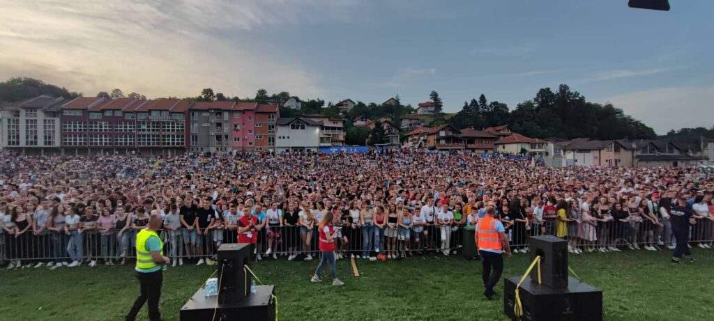 FOTO: POČEO JE VELIKI SPEKTAKL U TEŠNJU