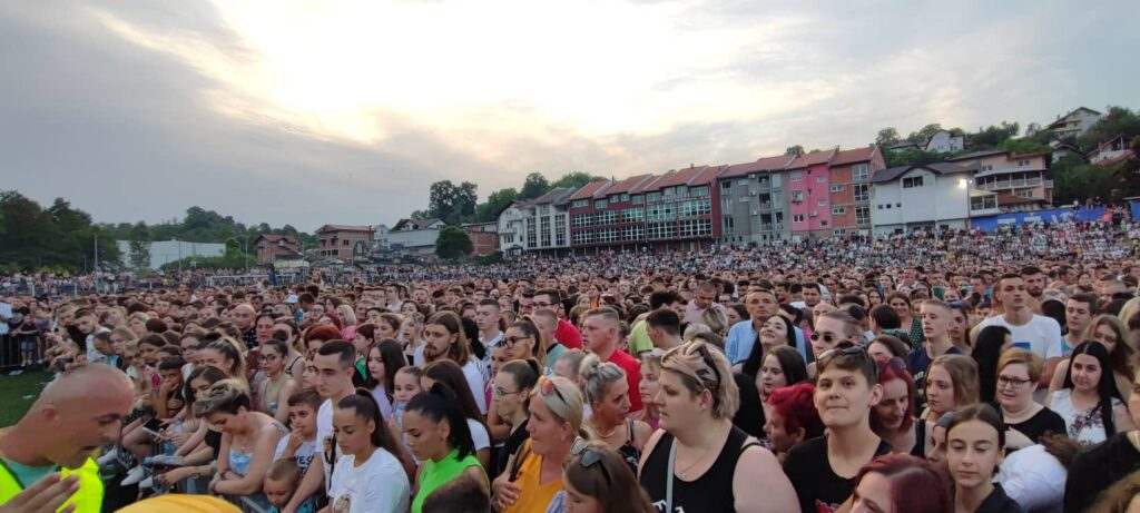 FOTO: POČEO JE VELIKI SPEKTAKL U TEŠNJU