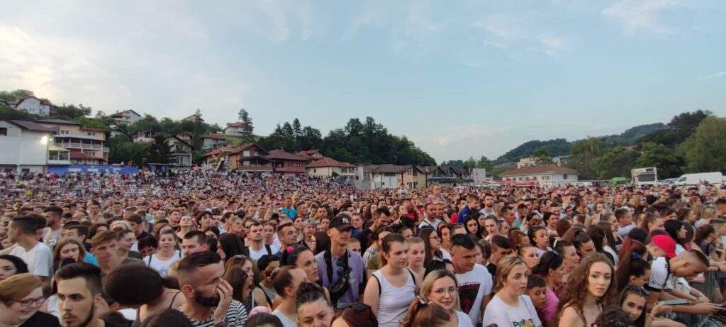 FOTO: POČEO JE VELIKI SPEKTAKL U TEŠNJU