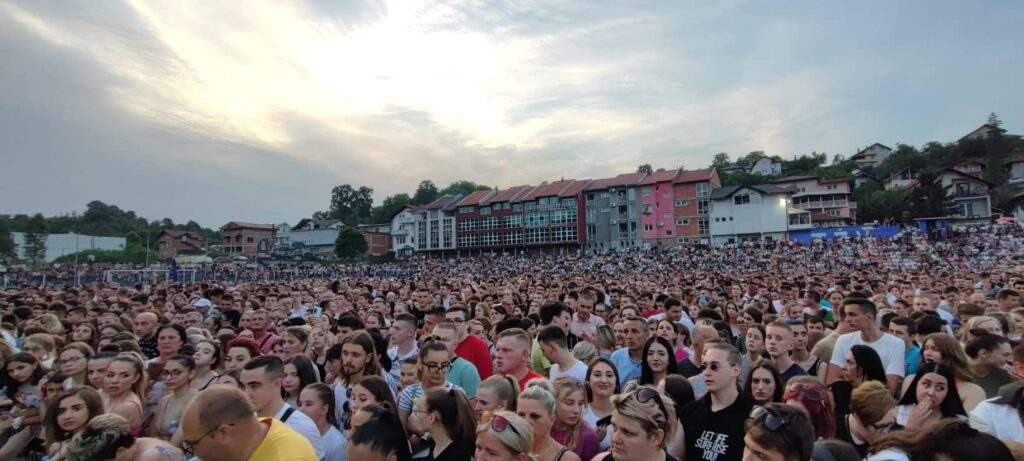 FOTO: POČEO JE VELIKI SPEKTAKL U TEŠNJU FOTO: POČEO JE VELIKI SPEKTAKL U TEŠNJU