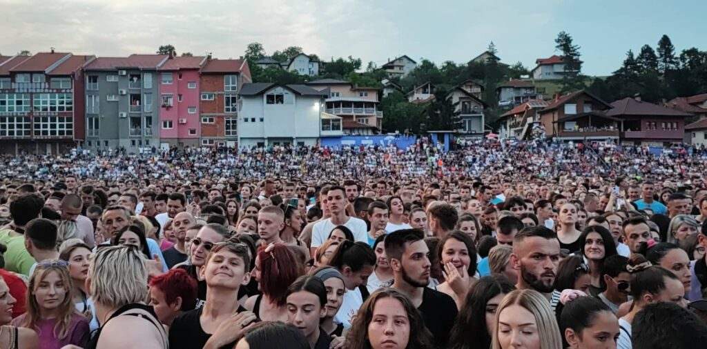 FOTO: POČEO JE VELIKI SPEKTAKL U TEŠNJU