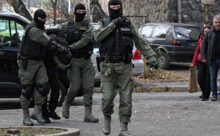 Užas kod Visokog: Muškarac uhapšen zbog ubistva komšinice, sve priznao policiji Užas kod Visokog: Muškarac uhapšen zbog ubistva komšinice, sve priznao policiji