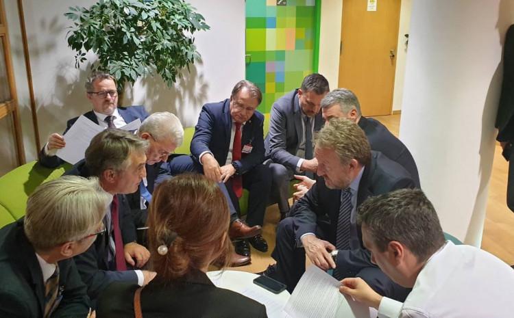Dokument EU prihvaćen kao politička izjava: Protiv bili Borenović i Nešić, lideri ništa nisu potpisali Dokument EU prihvaćen kao politička izjava: Protiv bili Borenović i Nešić, lideri ništa nisu potpisali