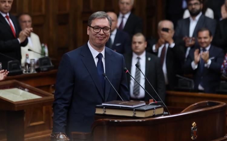 Vučić: Samo vi idite na more, pa ćete se kupati zimi, ali ne znam da li u hladnoj ili toploj vodi