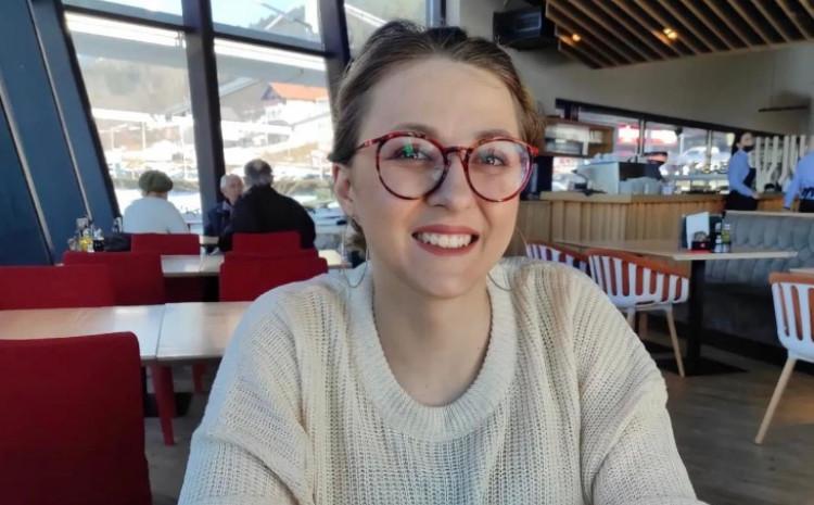 Bolest je bila jača: Preminula Nikolina Popović, aktivistica za borbu protiv raka Bolest je bila jača: Preminula Nikolina Popović, aktivistica za borbu protiv raka