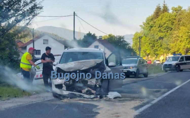 Haos u mjestu Poriče kod Bugojna: Sudar dva vozila, više osoba povrijeđeno