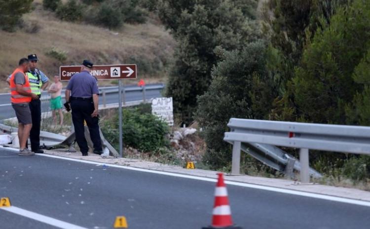 Otac petero djece poginuo u saobraćajnoj nesreći: Sletio s puta i udario u betonski zid Otac petero djece poginuo u saobraćajnoj nesreći: Sletio s puta i udario u betonski zid