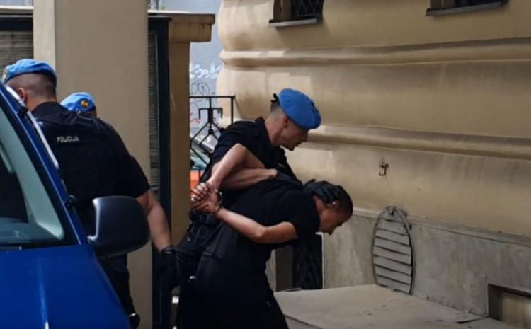 Pokušaj ubistva u Hrasnici: Zbog svađe oko cirkulara bacili mu dvije bombe od kojih se jedna nije aktivirala Pokušaj ubistva u Hrasnici: Zbog svađe oko cirkulara bacili mu dvije bombe od kojih se jedna nije aktivirala