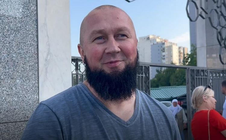 GAZDA ZA KOJEG RADIM 17 GODINA ME ŠALJE NA HADŽ, ALLAH DA GA NAGRADI GAZDA ZA KOJEG RADIM 17 GODINA ME ŠALJE NA HADŽ, ALLAH DA GA NAGRADI