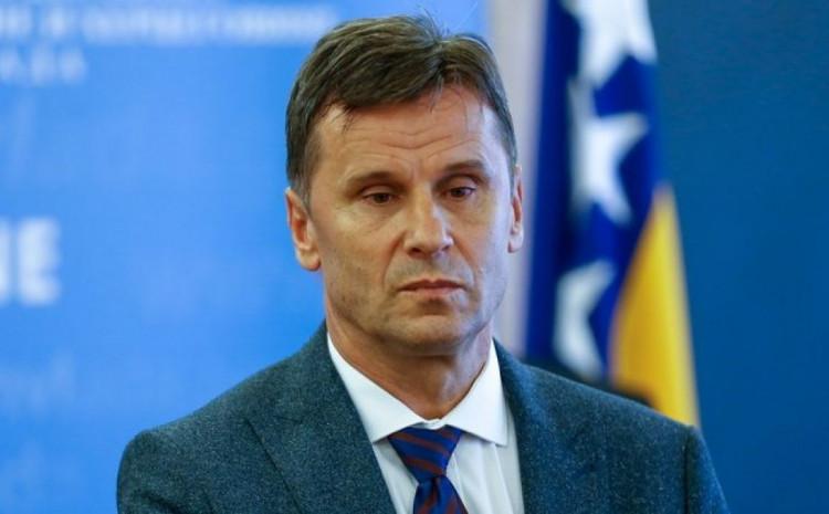 Novalić: Za 15 dana ćemo vam predložiti program pomoći stanovništvu pogođenom inflacijom Novalić: Za 15 dana ćemo vam predložiti program pomoći stanovništvu pogođenom inflacijom