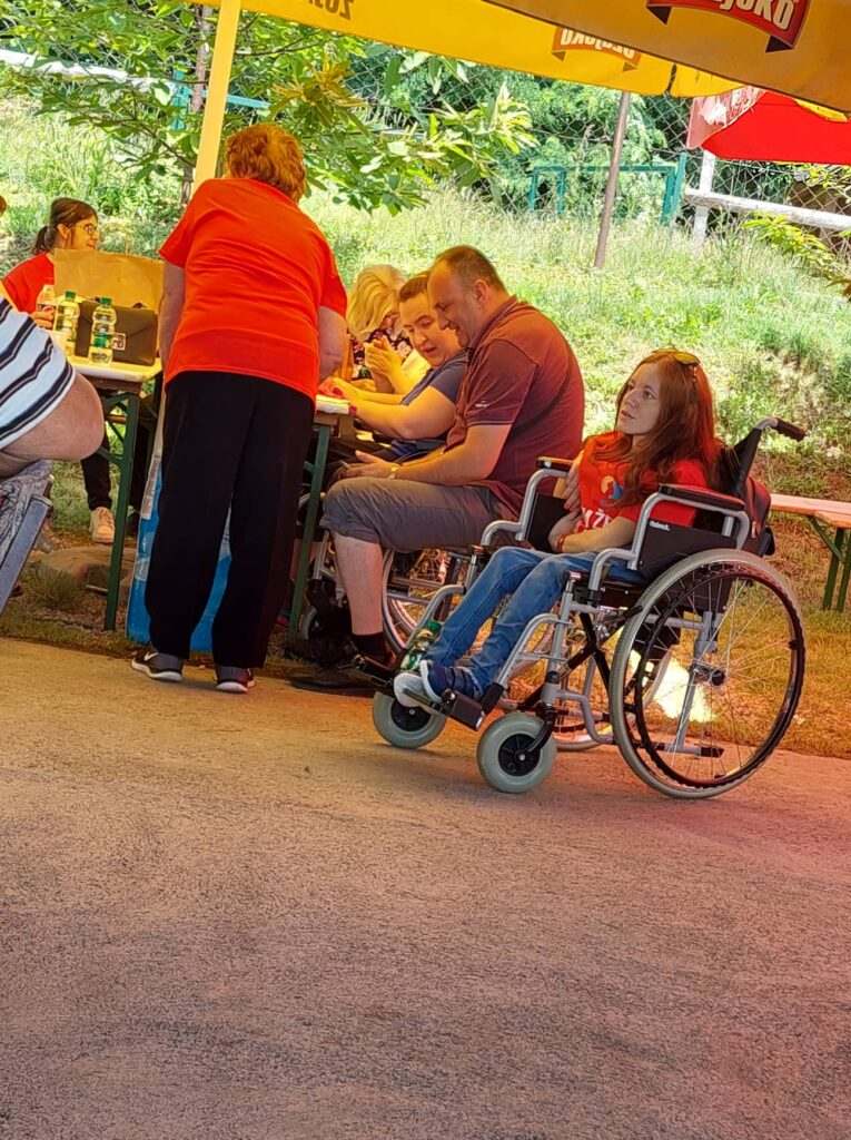 Na izletištu "Matoševe Dubrave " u Mravićima organizovano druženje osoba sa invaliditetom Na izletištu "Matoševe Dubrave " u Mravićima organizovano druženje osoba sa invaliditetom