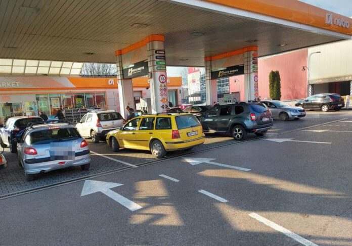“U Vladi FBiH shvatili kako spriječiti poskupljenje goriva, samo što kasne 27 godina" “U Vladi FBiH shvatili kako spriječiti poskupljenje goriva, samo što kasne 27 godina"