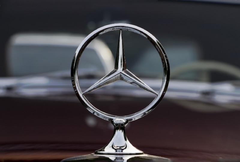 Mercedes-Benz povlači skoro milion starijih modela vozila zbog neispravnih kočnica