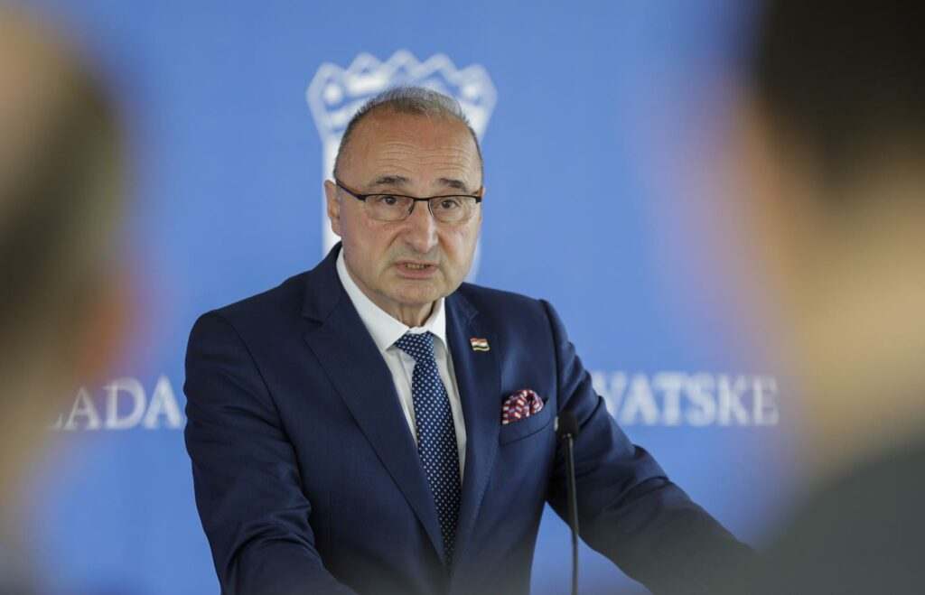 Hrvatski zastupnik nazvao Bošnjake polunarodom, Grlić Radman mu se pravdao umjesto da reaguje Hrvatski zastupnik nazvao Bošnjake polunarodom, Grlić Radman mu se pravdao umjesto da reaguje