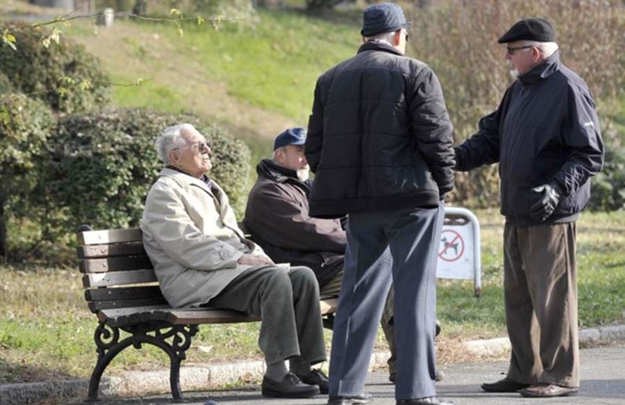 Jutros počela isplata penzija: Najniža 410 KM, a najviša oko 2.200 KM Jutros počela isplata penzija: Najniža 410 KM, a najviša oko 2.200 KM