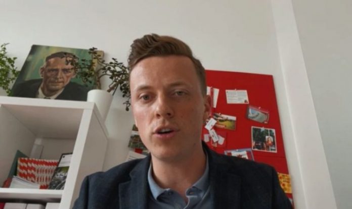 AHMETOVIĆ: PODUZIMAMO CILJANU AKCIJU PROTIV LJUDI I INSTITUCIJA KOJI RADE NA DALJOJ DESTABILIZACIJI I SECESIJI AHMETOVIĆ: PODUZIMAMO CILJANU AKCIJU PROTIV LJUDI I INSTITUCIJA KOJI RADE NA DALJOJ DESTABILIZACIJI I SECESIJI