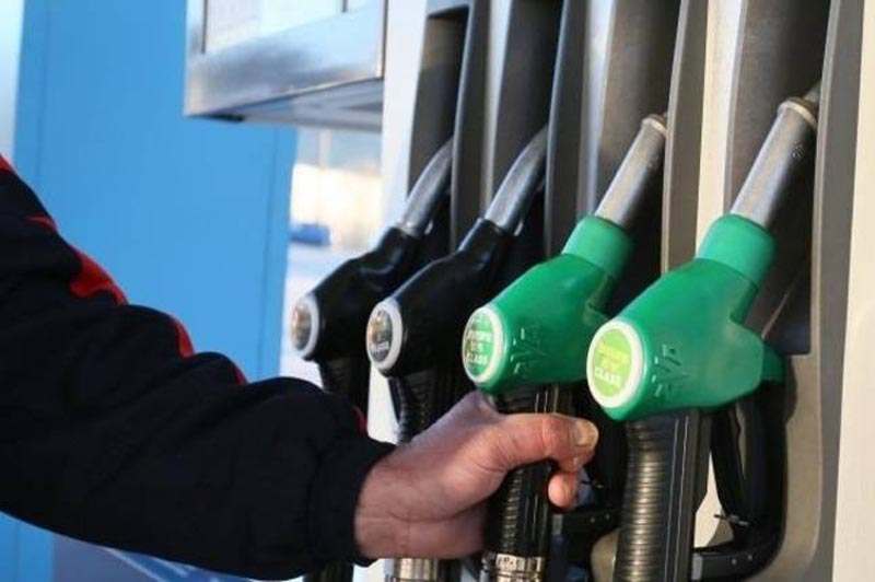 Gorivo “skače” na 3,50 KM, naftaši najavljuju nove cjenovnike Gorivo “skače” na 3,50 KM, naftaši najavljuju nove cjenovnike