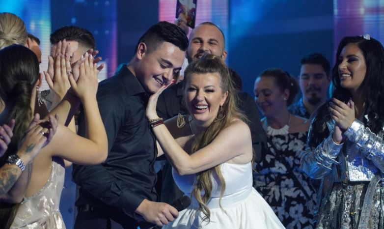 Viki Miljković najavila veliko iznenađenje za pobjednika Zvezda Granda Tešnjaka Nermina Handžića Viki Miljković najavila veliko iznenađenje za pobjednika Zvezda Granda Tešnjaka Nermina Handžića