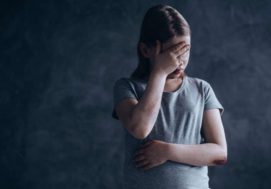 Pedofilu iz Modriče osam godine robije: Obljubio djevojčicu (14), pa ostala trudna Pedofilu iz Modriče osam godine robije: Obljubio djevojčicu (14), pa ostala trudna