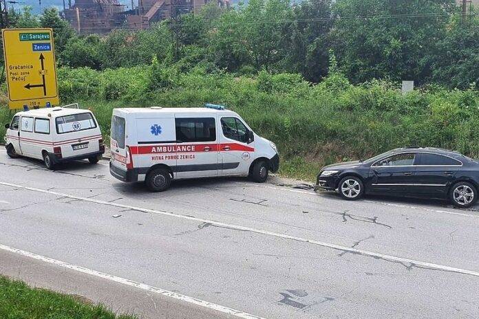 Teška nesreća : Sudar tri vozila među kojima je i Hitna pomoć