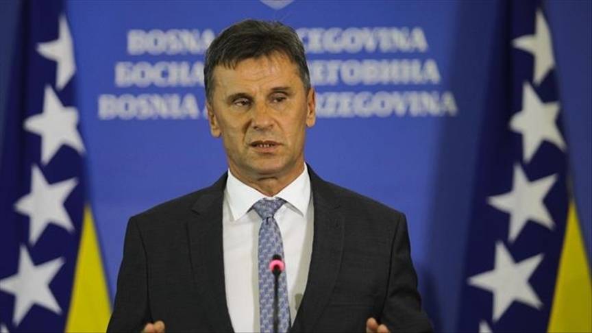 Novalić: Nećemo sufinansirati hljeb, jer ga svakom nije teško kupiti, isto se odnosi i na gorivo Novalić: Nećemo sufinansirati hljeb, jer ga svakom nije teško kupiti, isto se odnosi i na gorivo