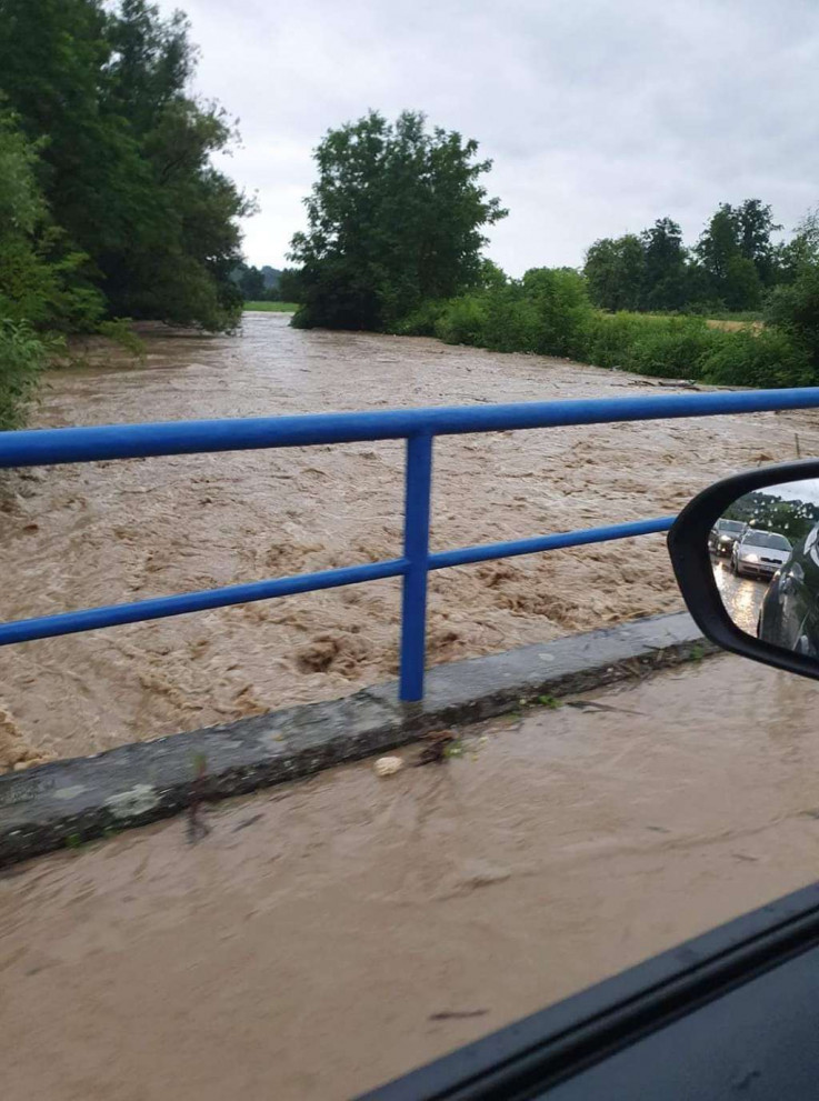 Teška noć pred građanima: Pokrenuta dva klizišta zbog poplava