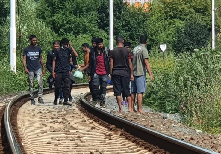 Policijska akcije: Migrant razbijao, prijetio skalpelom, policajci ga savladali!