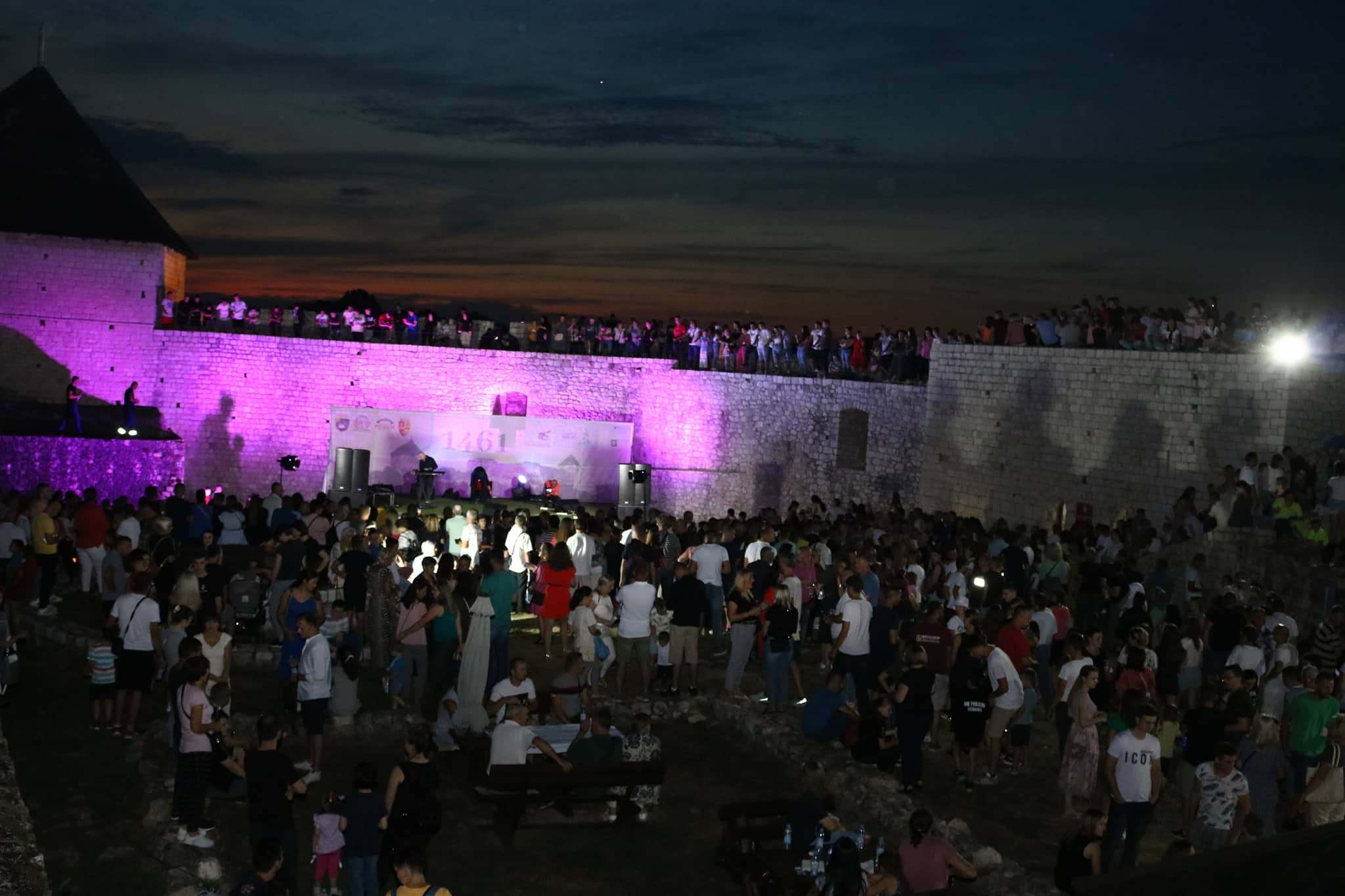 FOTO: DONOSIMO VAM PREKRASNE KADROVE SA KONCERTA ENESA BEGOVIĆA. FOTO: DONOSIMO VAM PREKRASNE KADROVE SA KONCERTA ENESA BEGOVIĆA.