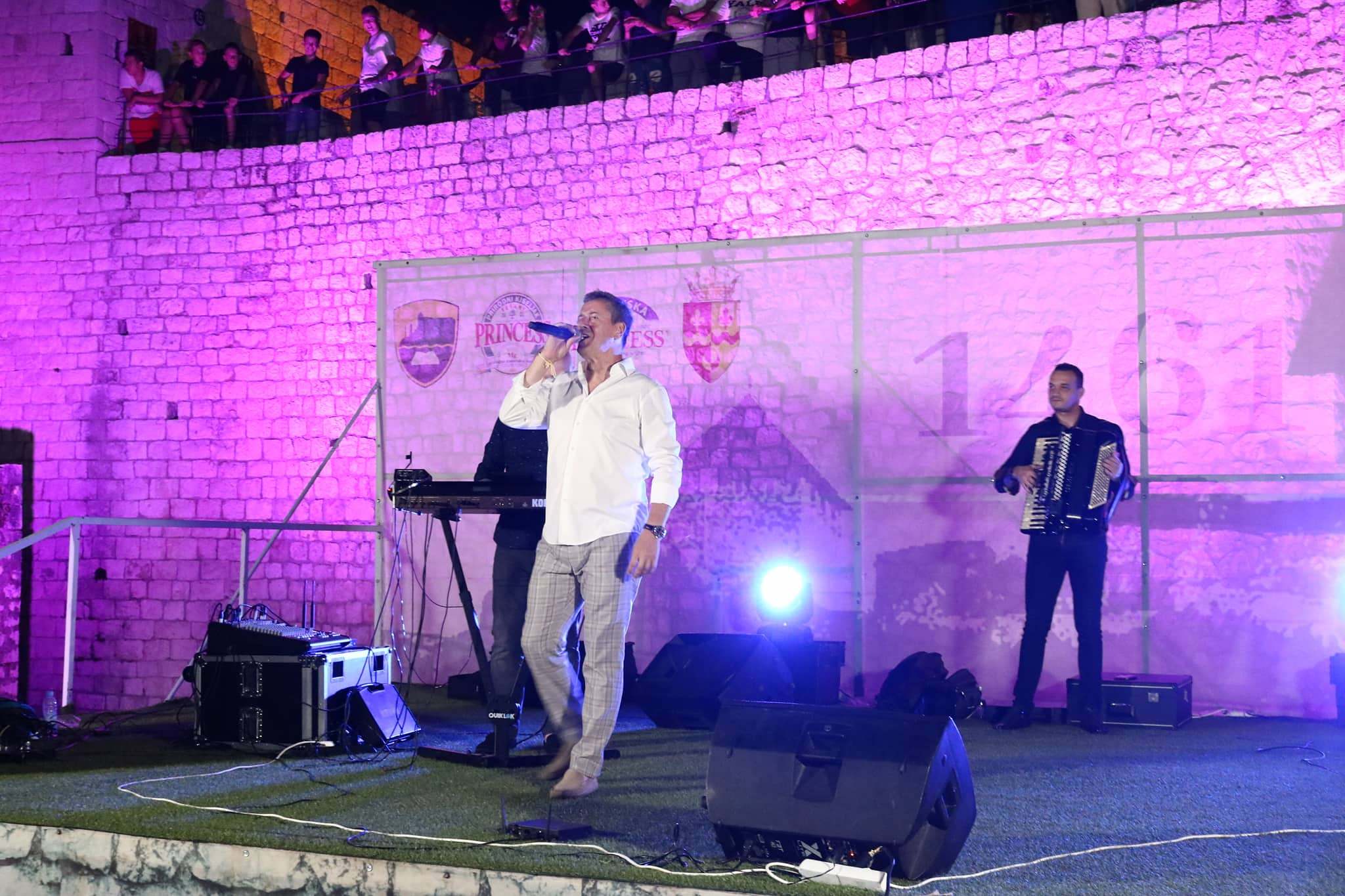 FOTO: DONOSIMO VAM PREKRASNE KADROVE SA KONCERTA ENESA BEGOVIĆA. FOTO: DONOSIMO VAM PREKRASNE KADROVE SA KONCERTA ENESA BEGOVIĆA.