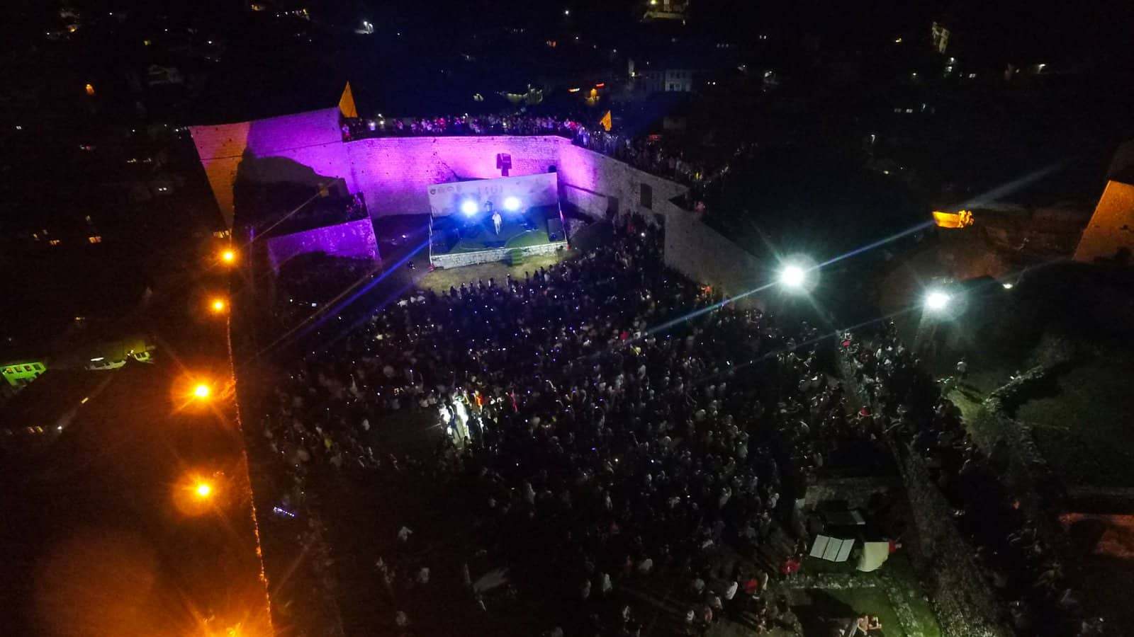 FOTO: DONOSIMO VAM PREKRASNE KADROVE SA KONCERTA ENESA BEGOVIĆA. FOTO: DONOSIMO VAM PREKRASNE KADROVE SA KONCERTA ENESA BEGOVIĆA.