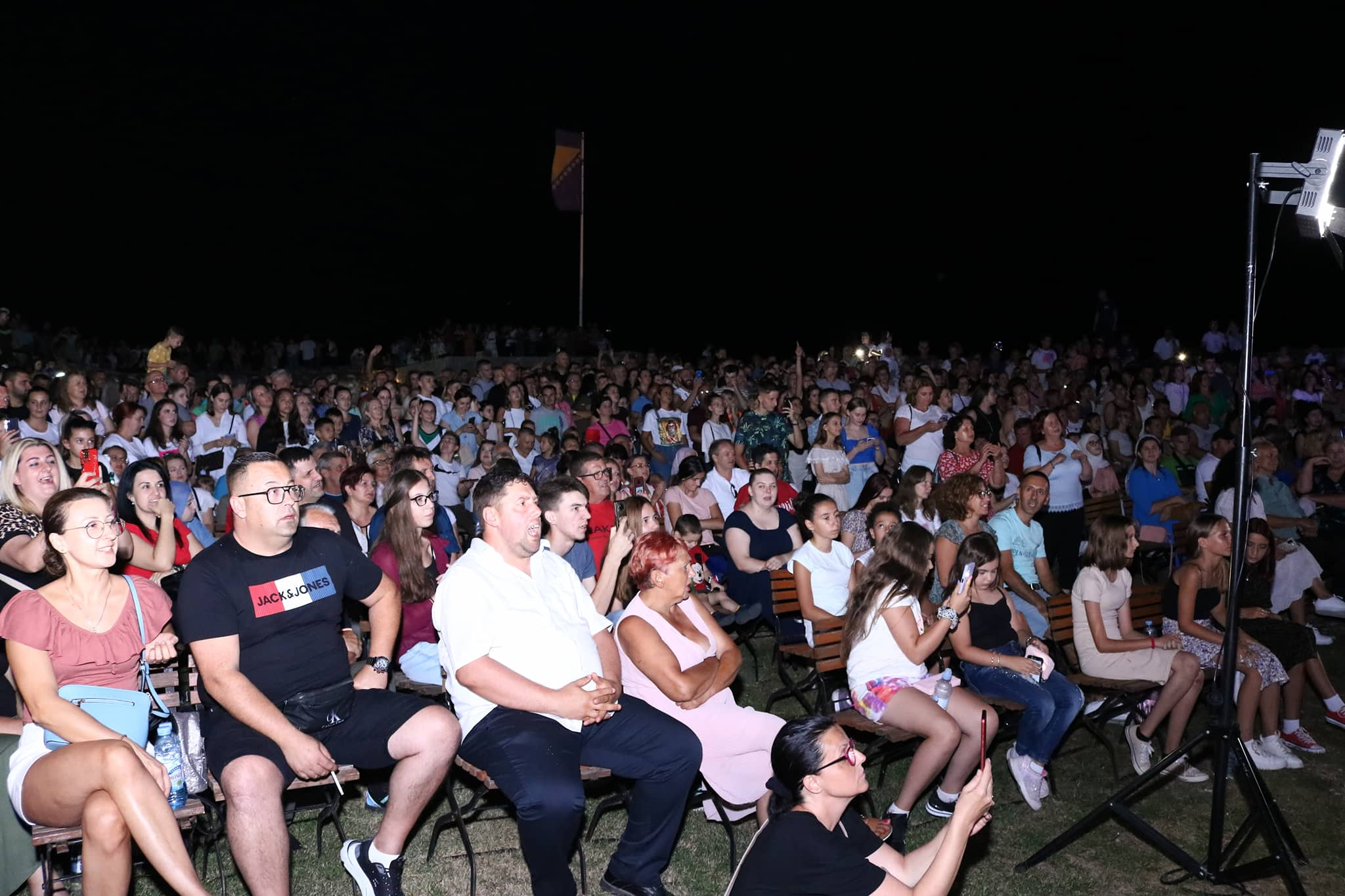 FOTO: DONOSIMO VAM PREKRASNE KADROVE SA KONCERTA ENESA BEGOVIĆA.