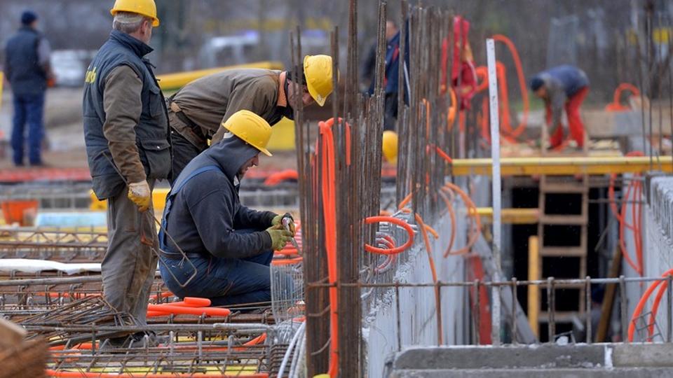 BiH nedostaje 30.000 radnika, poslodavci traže strance BiH nedostaje 30.000 radnika, poslodavci traže strance
