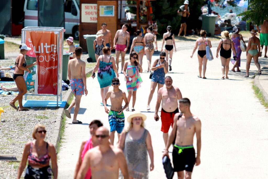 FOTO: Pogledajte šta smo zabilježili: Panonska jezera u Tuzli bilježe rekorde