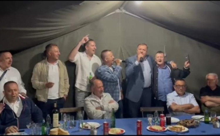 Dodik helikopterom došao na vašar u Vrhpraču Dodik helikopterom došao na vašar u Vrhpraču