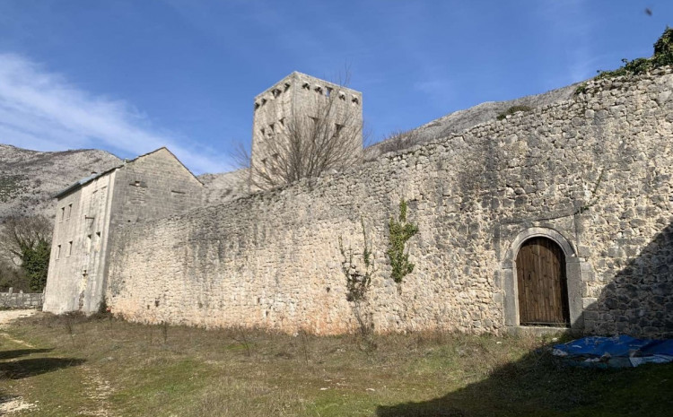 Neobičan oglas: U BiH se prodaje zamak sa kulom