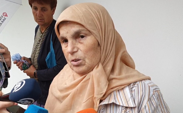 JASMINA KADRIĆ KOJA IMA 73 GODINE I ŽIVI U NJEMAČKOJ, SVAKE GODINE DOĐE U VISOKO NA ISPRAĆAJ JASMINA KADRIĆ KOJA IMA 73 GODINE I ŽIVI U NJEMAČKOJ, SVAKE GODINE DOĐE U VISOKO NA ISPRAĆAJ