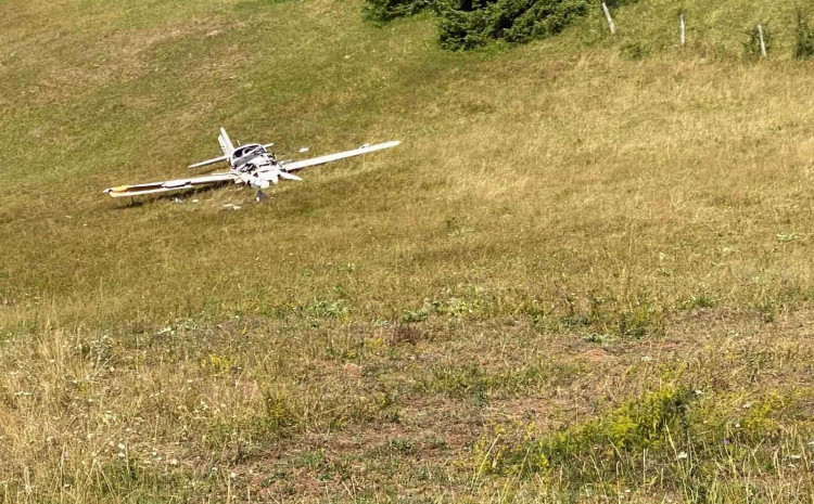 Na Nišićima kod Sarajeva srušila se letjelica, poginulo dvoje ljudi Na Nišićima kod Sarajeva srušila se letjelica, poginulo dvoje ljudi