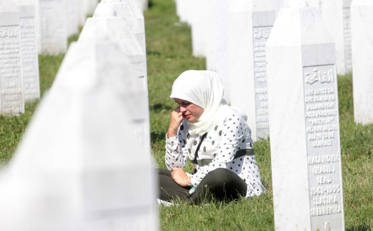 Dan žalosti u FBiH u znak sjećanja na genocid u Srebrenici Dan žalosti u FBiH u znak sjećanja na genocid u Srebrenici