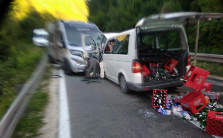 Teška nesreća u Krupi na Vrbasu: U sudaru kombija i kampera poginuo Husejn Vunić Teška nesreća u Krupi na Vrbasu: U sudaru kombija i kampera poginuo Husejn Vunić