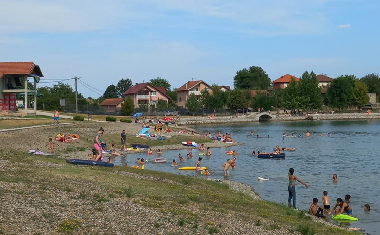 Na Rajskom jezeru kod Živinica utopili se amidža i bratić