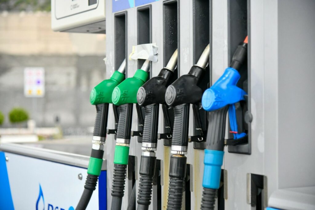 Pojeftinilo gorivo u Srpskoj, naredne sedmice dodatni pad cijena Pojeftinilo gorivo u Srpskoj, naredne sedmice dodatni pad cijena