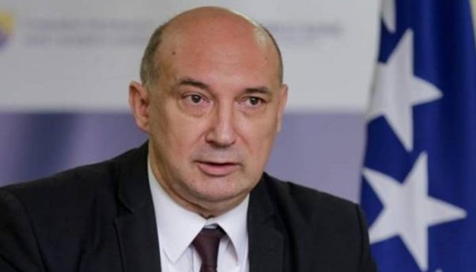 FEDERALNO MINISTARSTVO O VJERSKIM PRAZNICIMA: POSLODAVAC DUŽAN OMOGUĆITI RADNIKU ODSUSTVO DO ČETIRI DANA U GODINI FEDERALNO MINISTARSTVO O VJERSKIM PRAZNICIMA: POSLODAVAC DUŽAN OMOGUĆITI RADNIKU ODSUSTVO DO ČETIRI DANA U GODINI